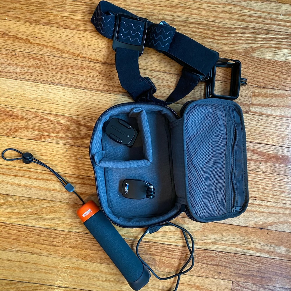 Go Pro Accessories/Pack - Picture 2 of 2